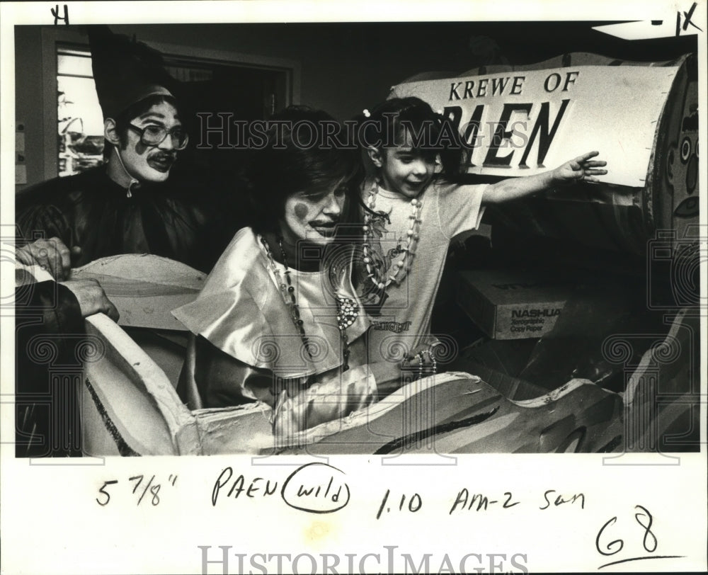 1981 Holly Fusileir and Jody Dillard Mardi Gras hospital Paen parade - Historic Images