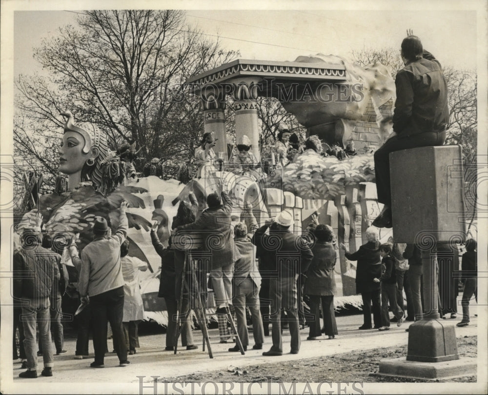 1974 Egyptian float at the Pandora Mardi Gras Parade  - Historic Images