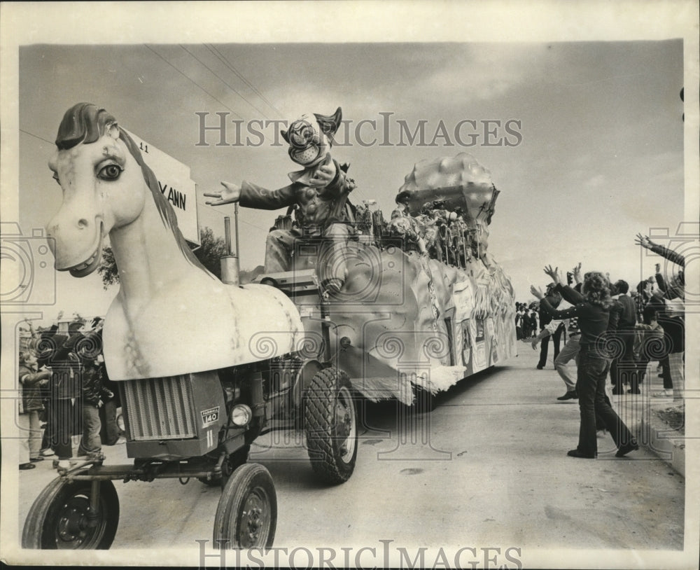 1974 Clown on a Pandora parade float on Mardi Gras  - Historic Images