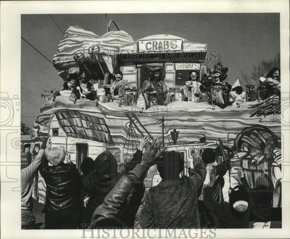 1978 Fishing themed Mardi Gras float at the Pandora parade - Historic Images