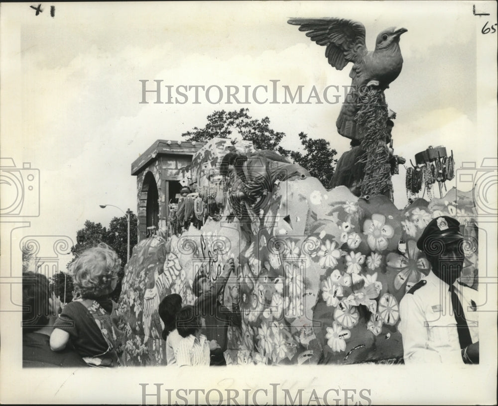 1975 Krewe of Pandora Parade Float rolls by during Mardi Gras - Historic Images