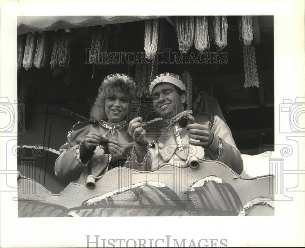 1989 Traci and Dominic Ready for Good Time Despite Bad Weather - Historic Images