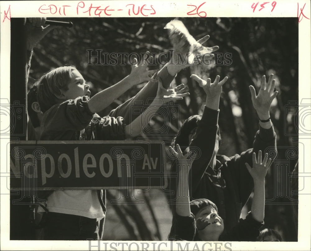 1987 Kids Catching Carnival Prizes on Napoleon Avenue  - Historic Images