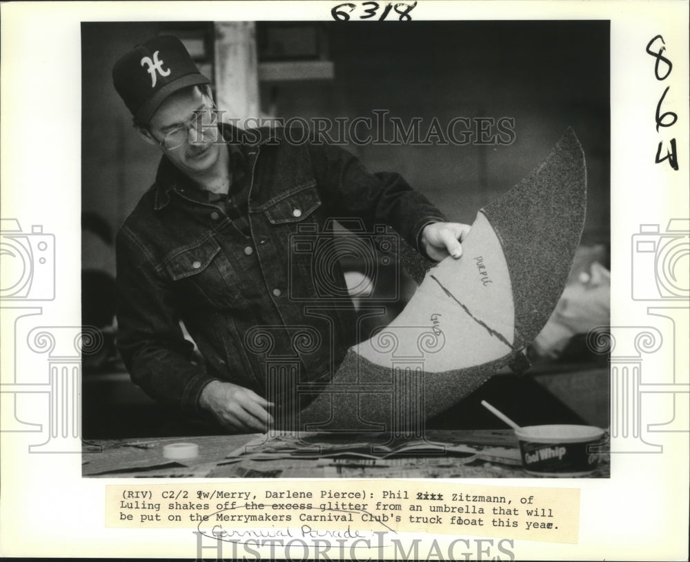 1989 Phil Zitzmann Preparing Merrymakers Carnival Club Float - Historic Images