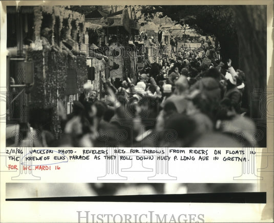 1986 Crowd Surrounding Krewe of Elks Carnival Floats  - Historic Images