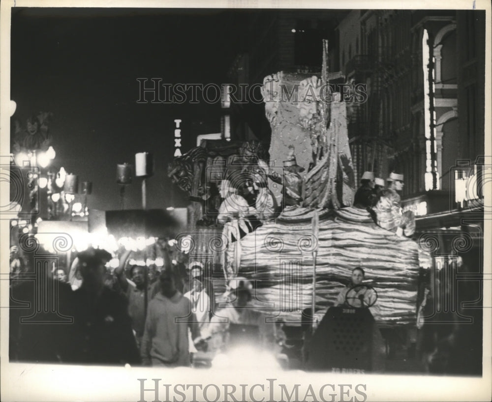 1967 Carnival Parade - Historic Images