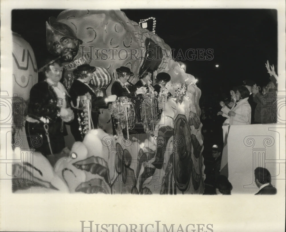 1975 Carnival Parade - Historic Images