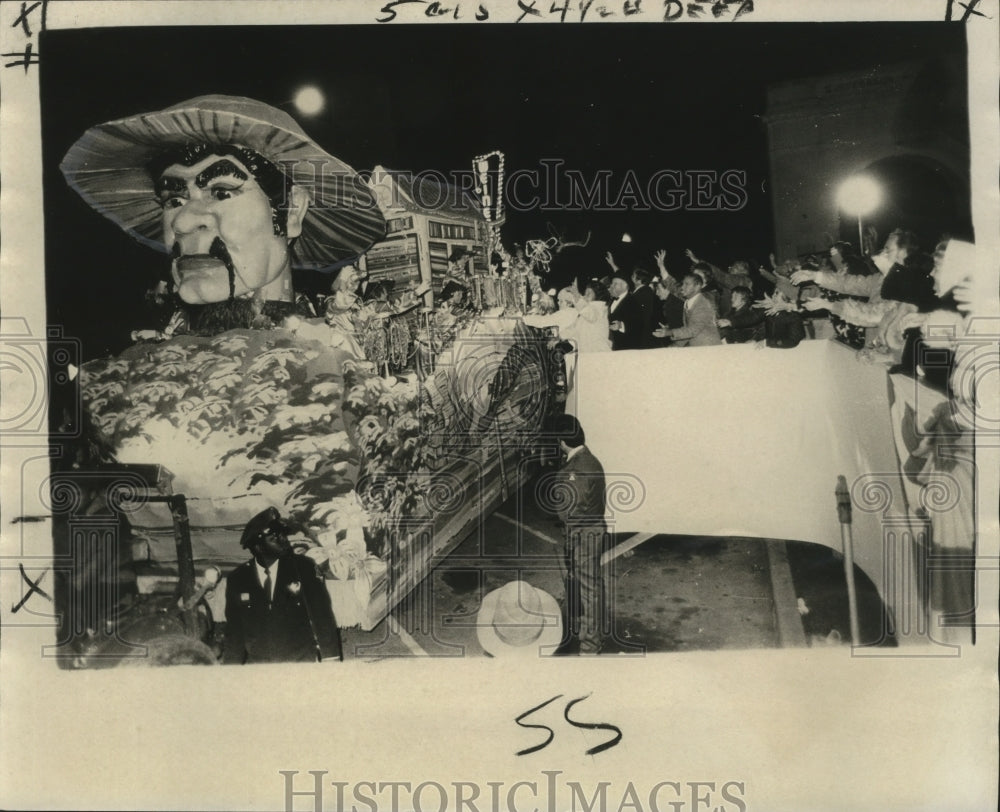 1975 Press Photo Nefertari Parade Salutes Women Of The World New Orleans - Historic Images