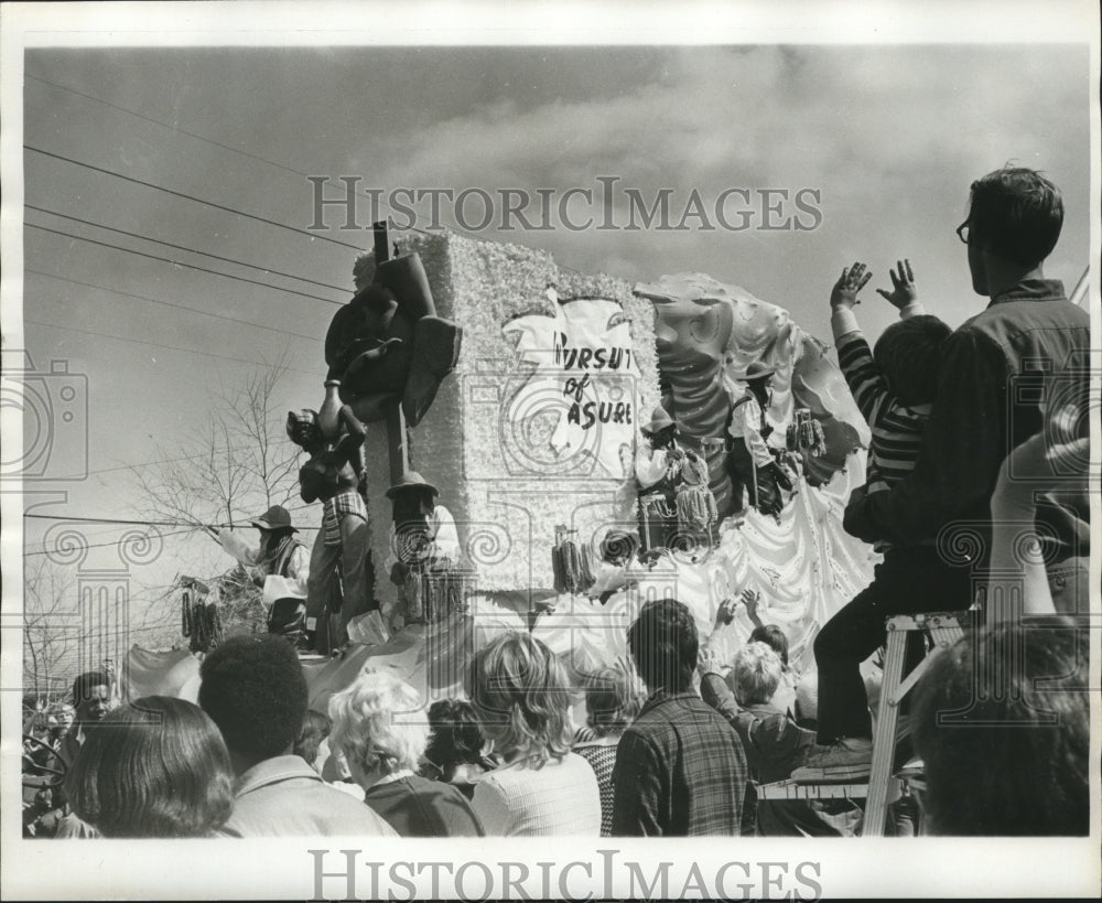 1975 Float Promotes Pursuit Of Pleasure At Mardi Grnew Orleans - Historic Images