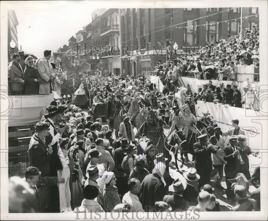 1963 Carnival Parade - Historic Images