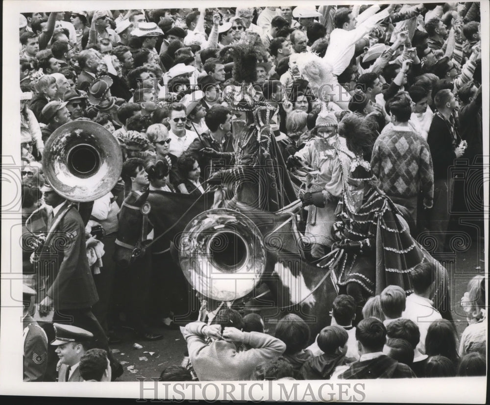 1966 Carnival Parade - Historic Images