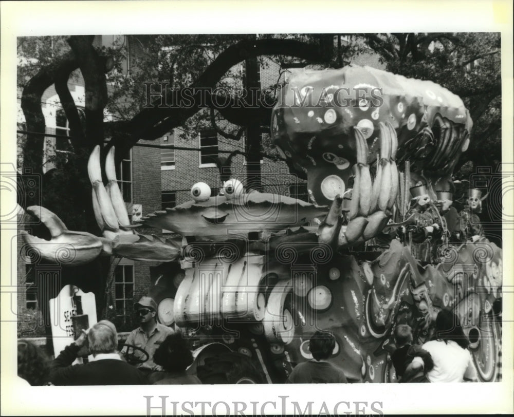 1995 Carnival Parade - Historic Images