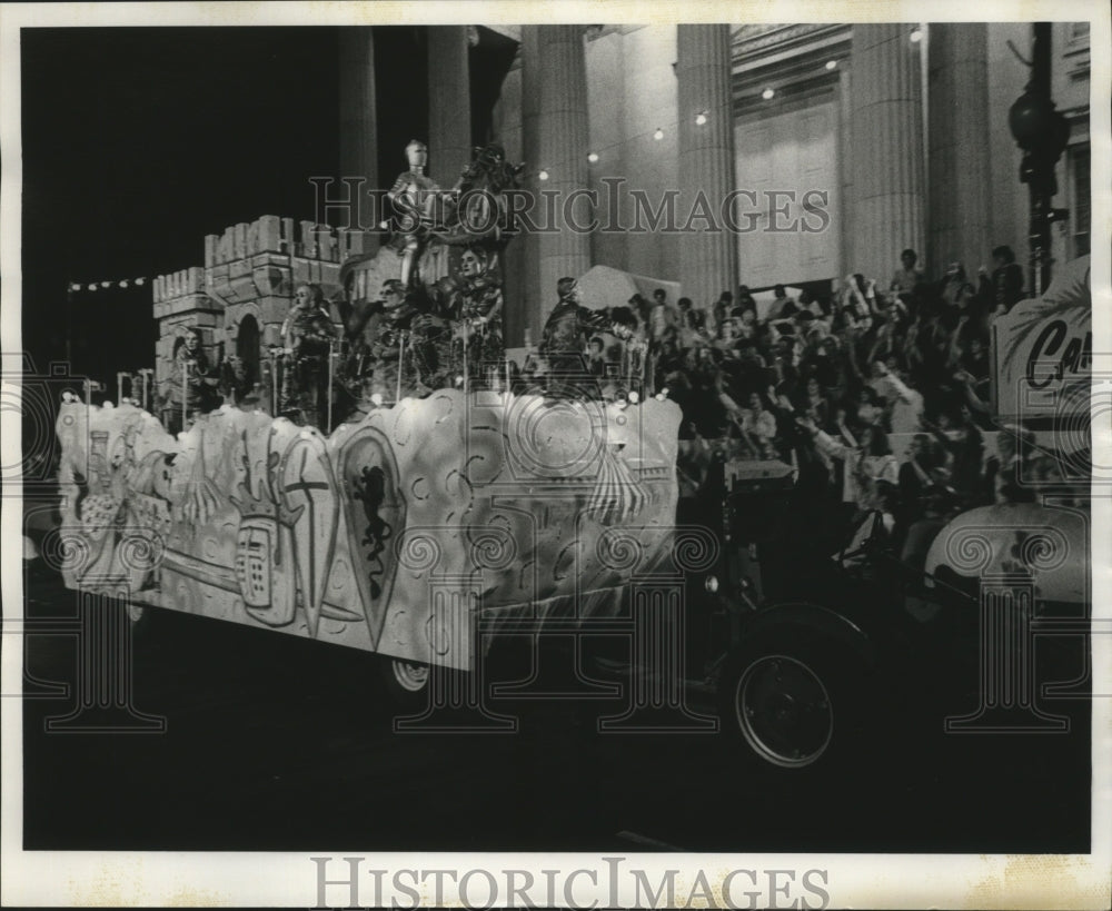 1975 Carnival Parade - Historic Images