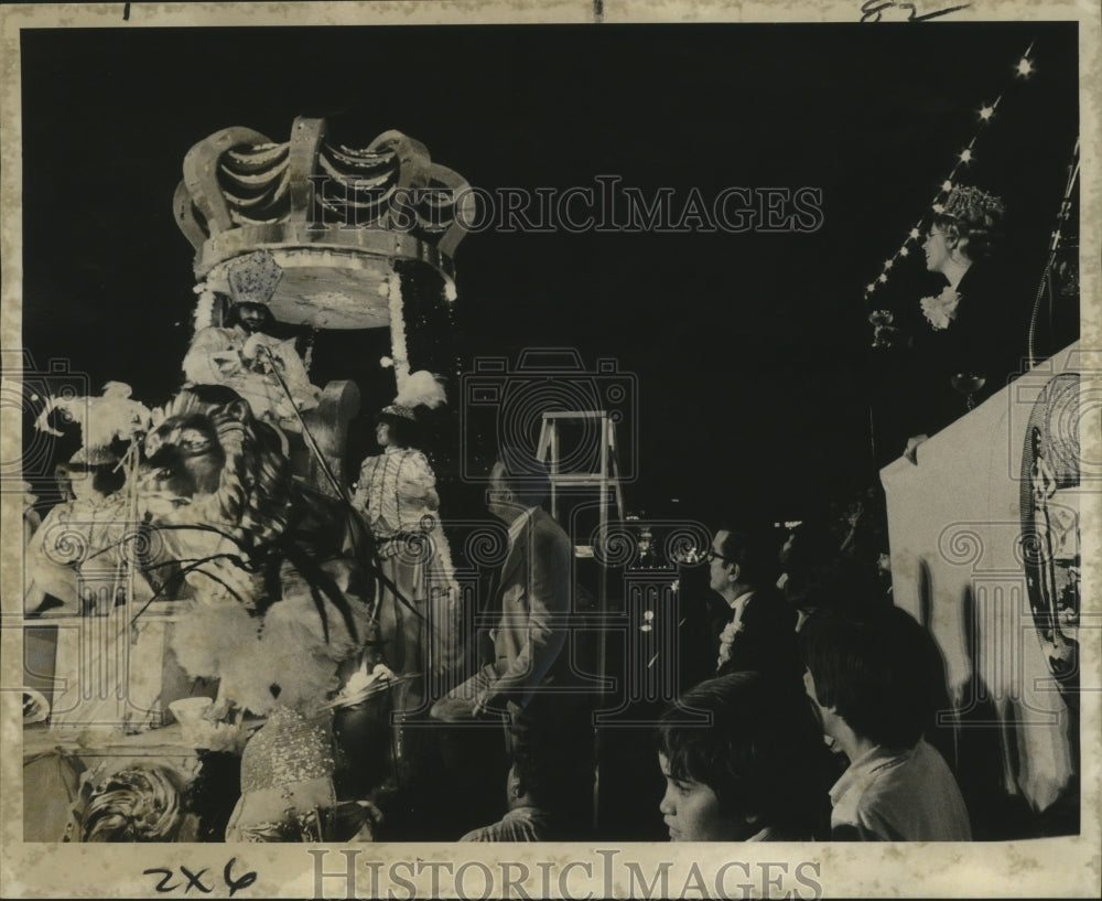 1975 Carnival Parade - Historic Images