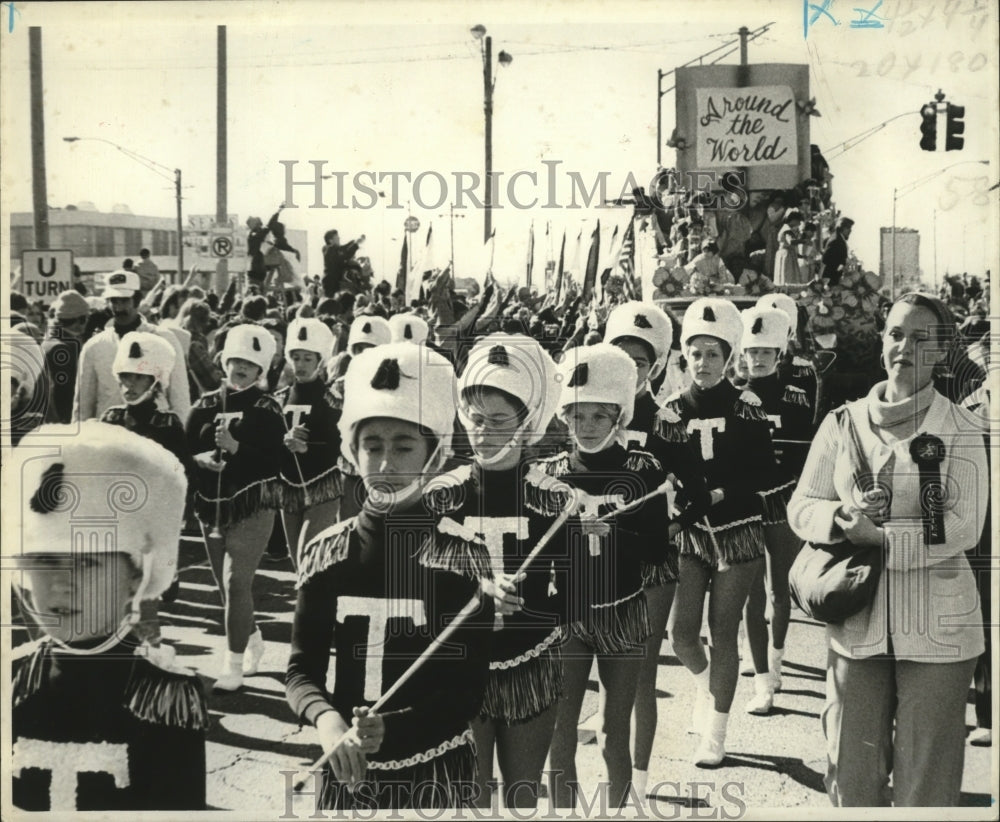 1978 Carnival Parade - Historic Images