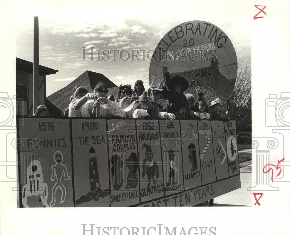 1989 Carnival Parade - Historic Images