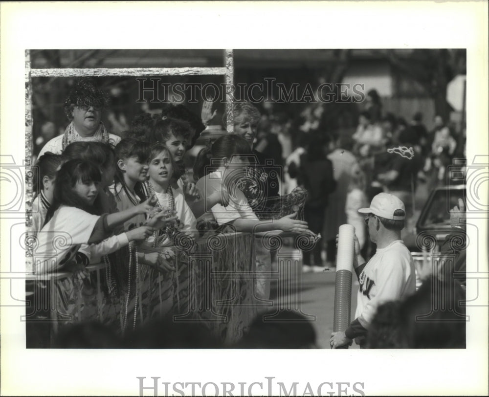 1990 Carnival Parade - Historic Images