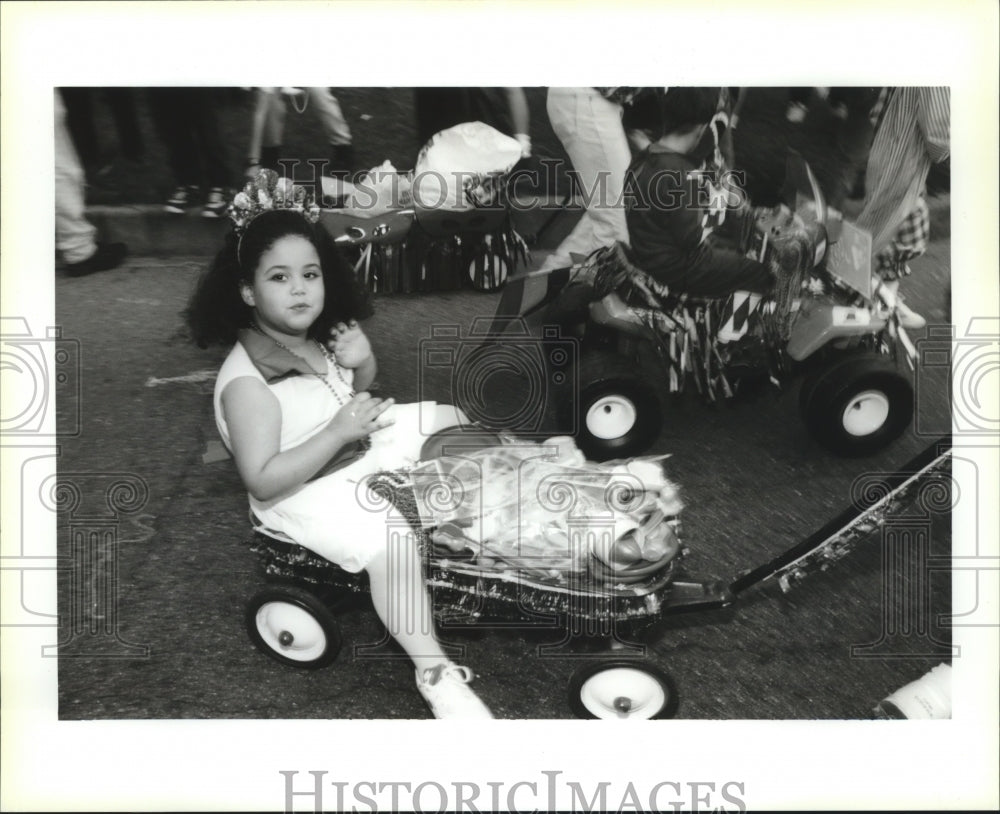 1995 Carnival Parade - Historic Images