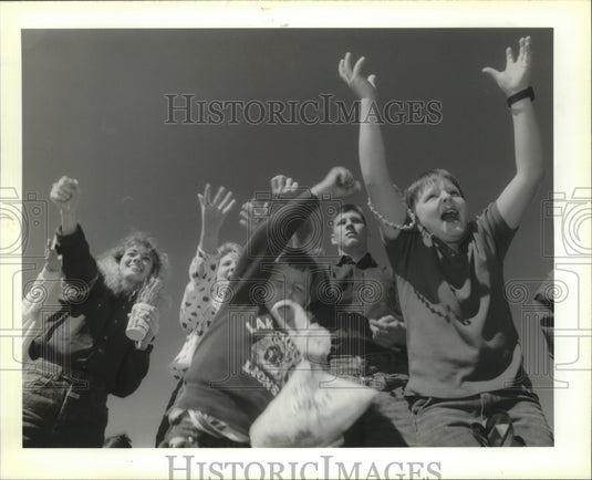 1990 Carnival Parade - Historic Images