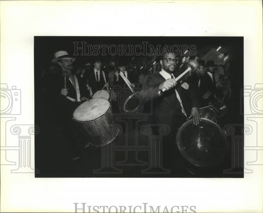 1990 Carnival Parade - Historic Images