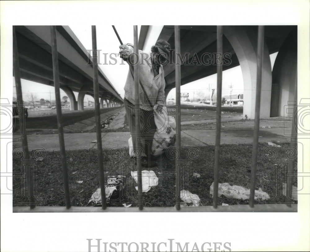 1994 Rosalie Broussard Clean Up Crew Mardi Gras Parades In Gretna - Historic Images