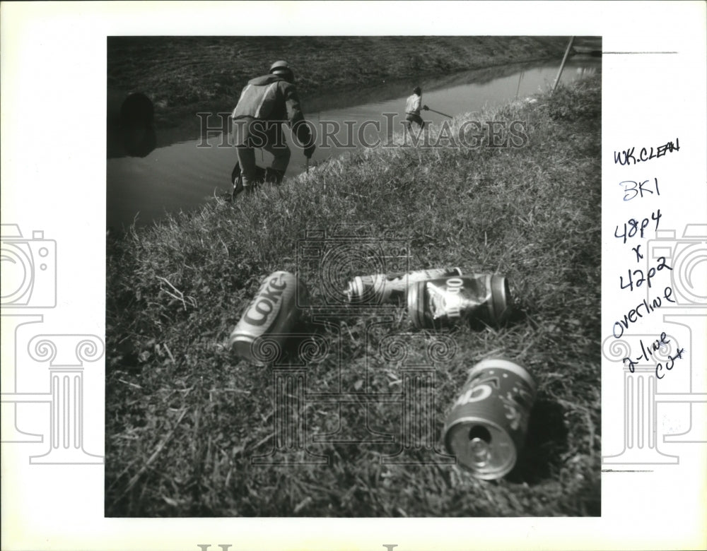 1994 Post Mardi Gras Parades Clean Up Veterans Boulevard Canal - Historic Images