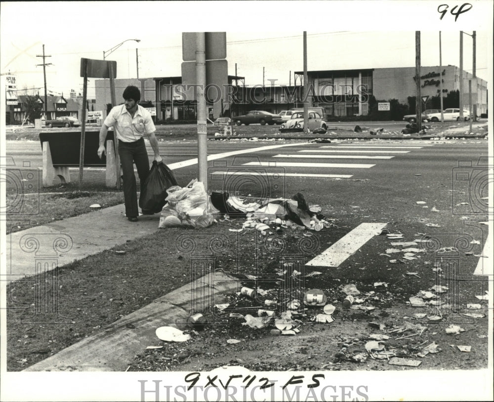 1979 Business Worker Cleans up Trash After Mardi Gras in New Orleans - Historic Images