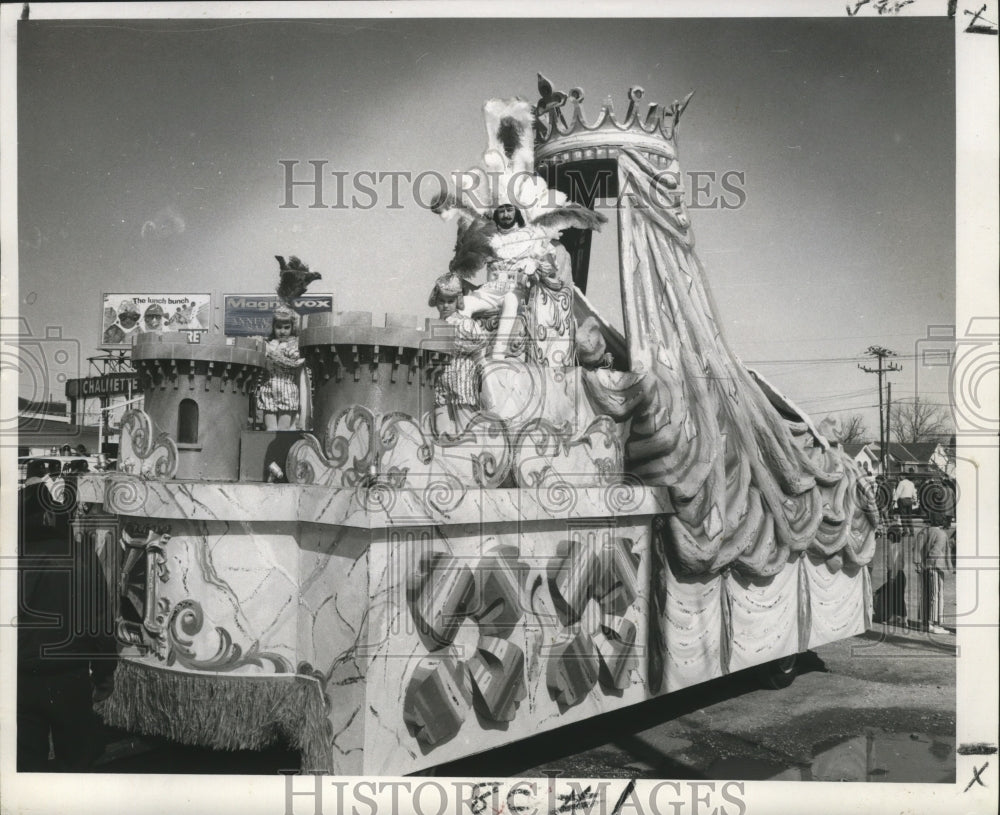 1971 Arabi King on Krewe of Arabi Parade Float at Carnival - Historic Images