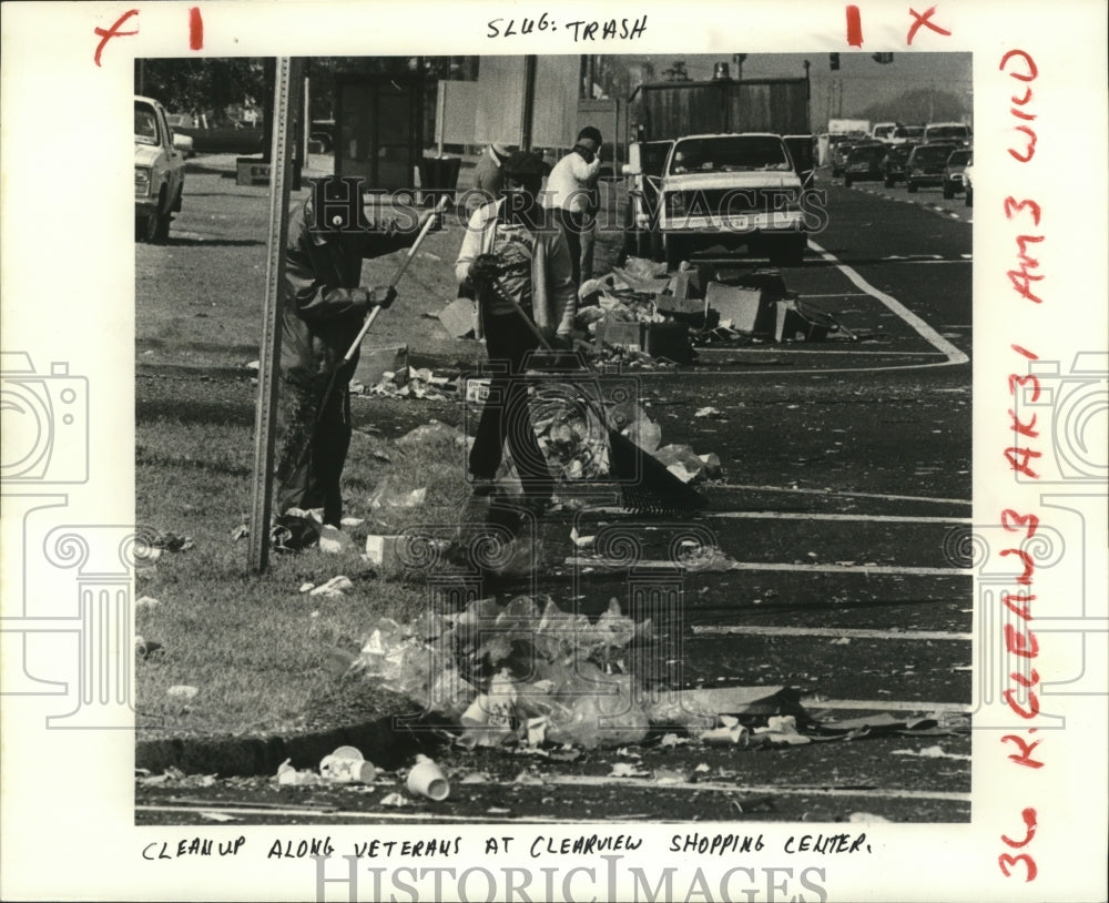 1985 Crew Cleaning Shopping Center after Mardi Gras  - Historic Images