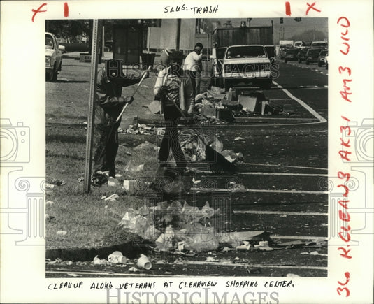 1985 Crew Cleaning Shopping Center after Mardi Gras  - Historic Images