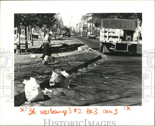 1987 Workers Cleaning after Mardi Gras Event, New Orleans - Historic Images