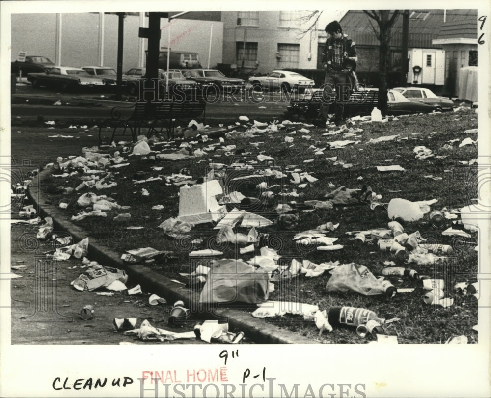 1980 Man Looks for Anything Valuable Amid Heaps of Mardi Gras Trash - Historic Images