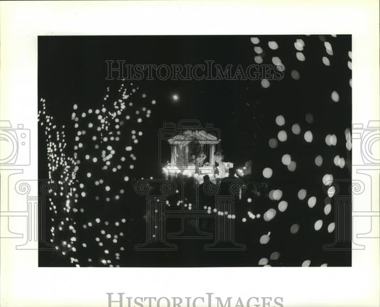 1993 Carnival Parade - Historic Images
