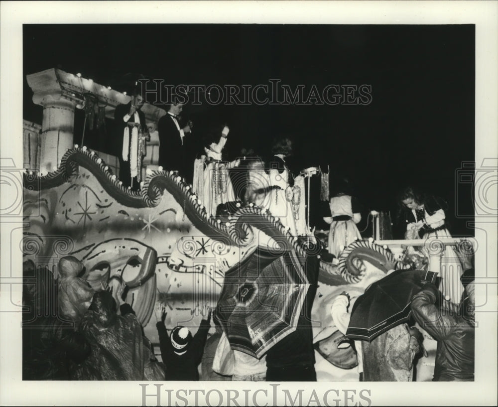 1988 Carnival Parade - Historic Images