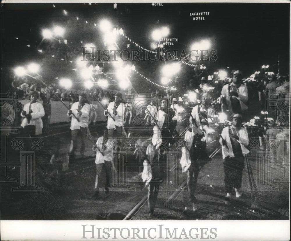 1975 Carnival Parade - Historic Images