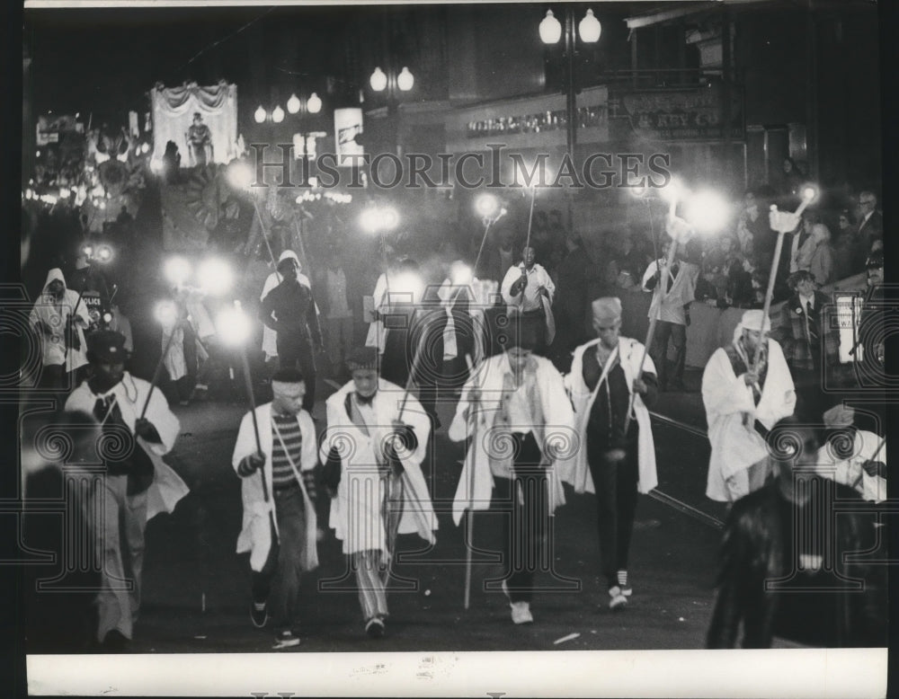 1973 Carnival Parade - Historic Images