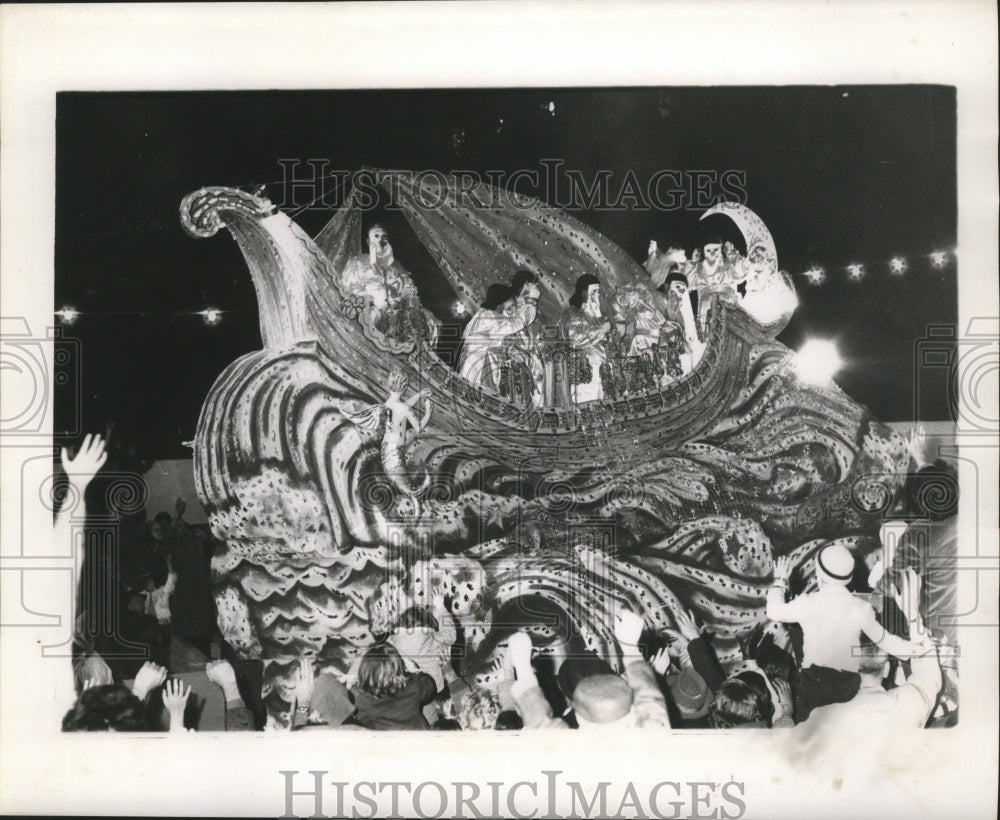 1965 Carnival Parade - Historic Images