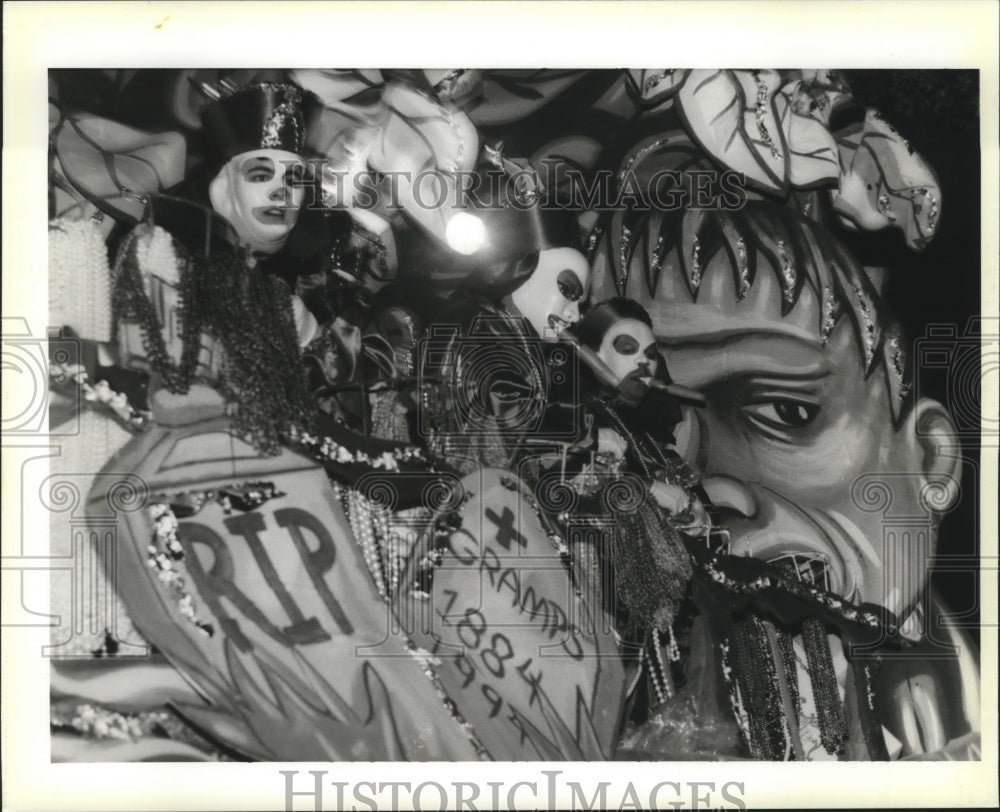 1995 Carnival Parade - Historic Images