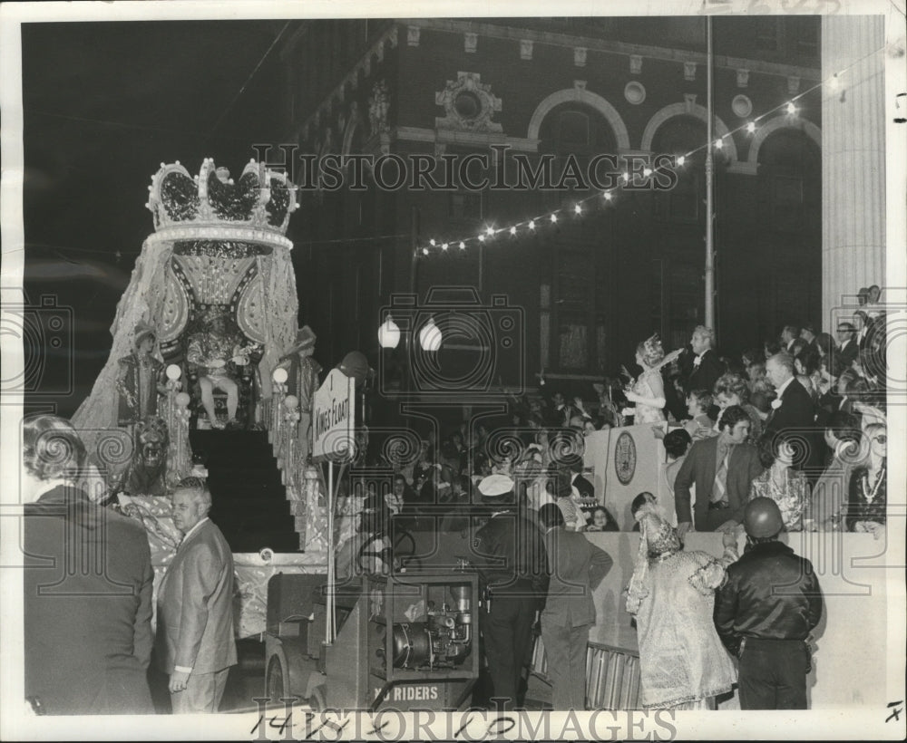 1978 Carnival Parade - Historic Images