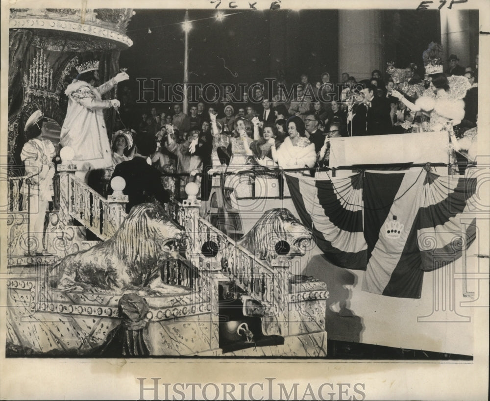 1966 Carnival Parade - Historic Images