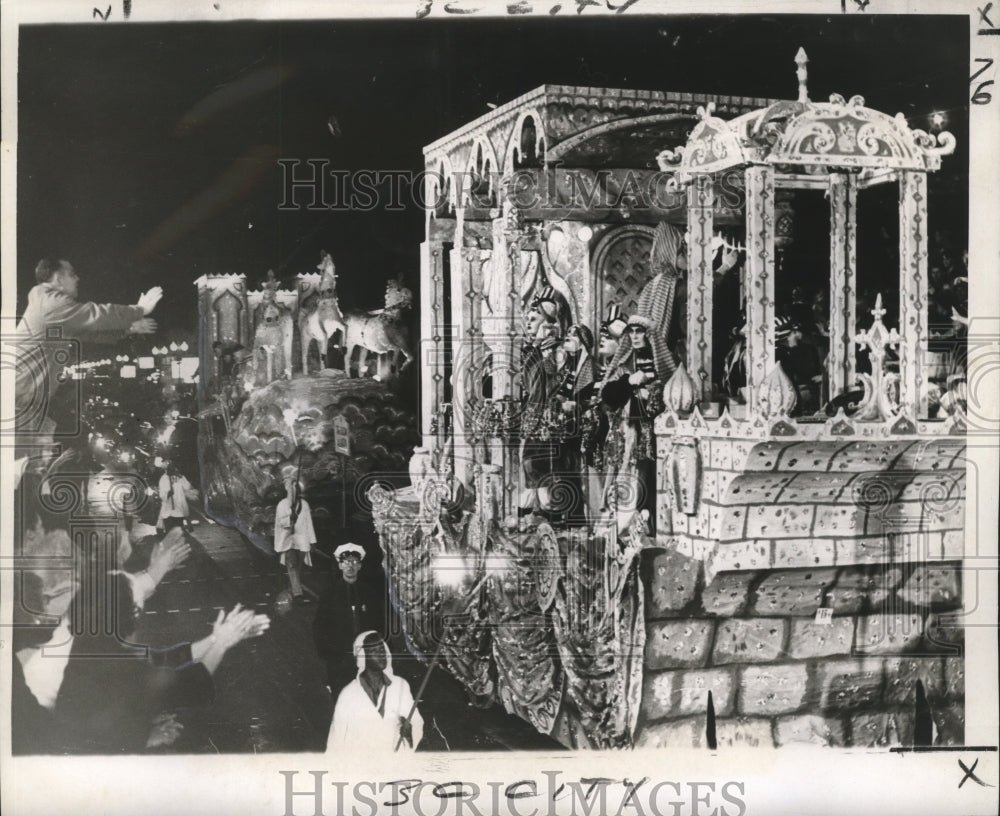 1966 Hermes Carnival Parade - Historic Images