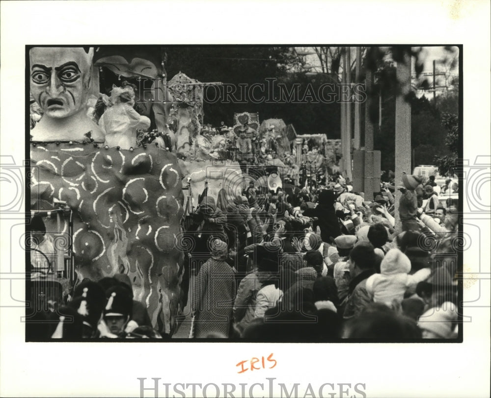 1980 Press Photo Carnival Parade- Krewe of Iris Parade rolled on Saturday. - Historic Images