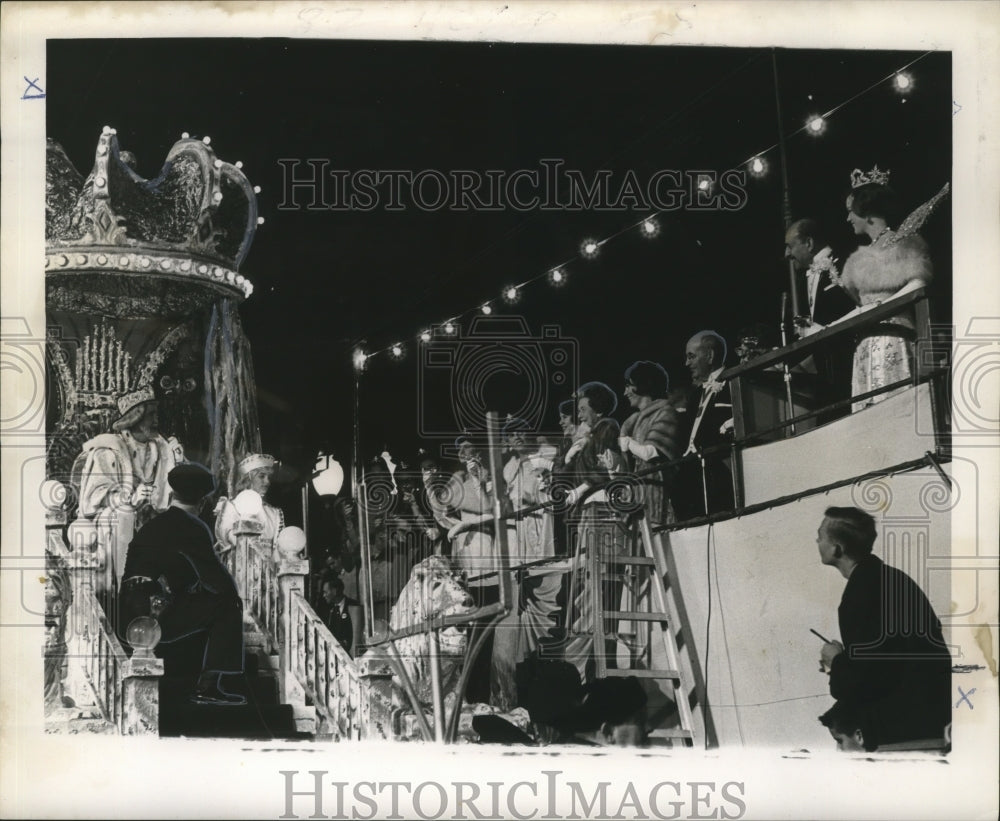 1965 Mayor Victor Schiro &amp; Queen Madeline Gabler Welcome Hermes XXV - Historic Images