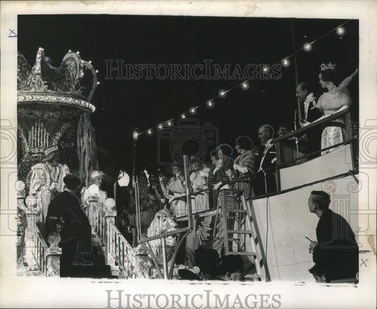 1965 Mayor Victor Schiro & Queen Madeline Gabler Welcome Hermes XXV - Historic Images