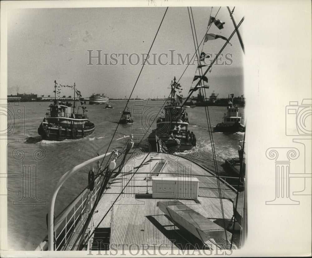 1953 Good Neighbor Boat &amp; Tugs in River Parade at Mardi Gras - Historic Images