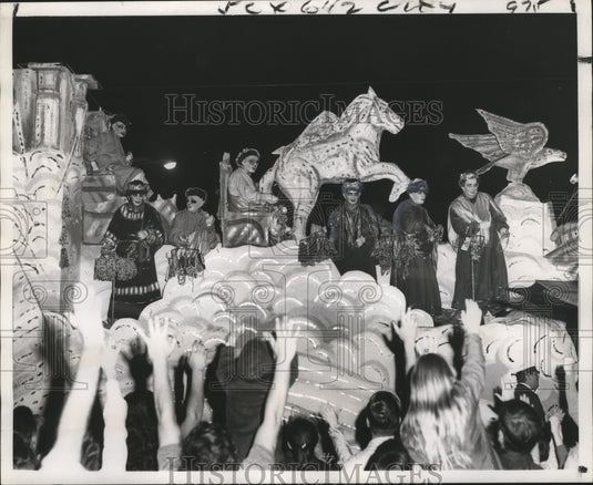 1971 Carnival Parade - Historic Images