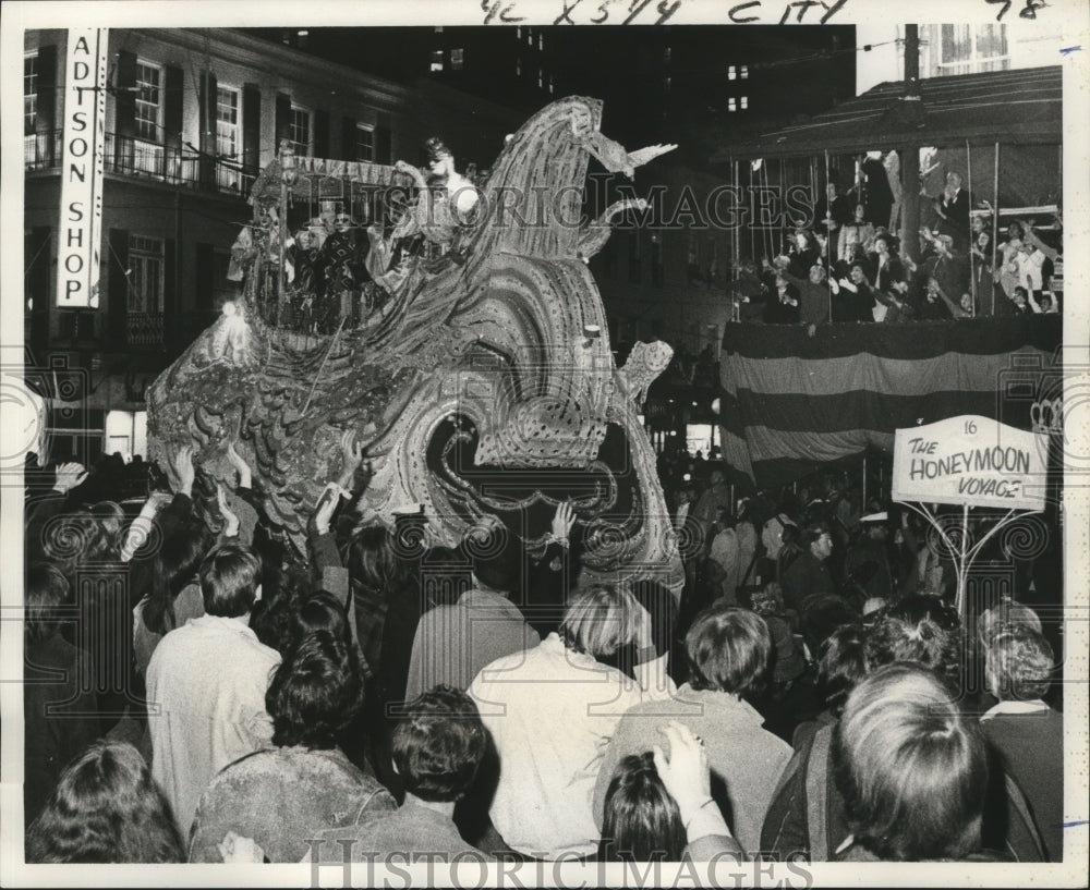 1972 Carnival Parade - Historic Images