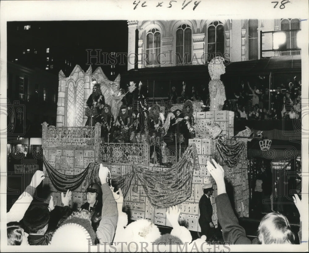 1972 Carnival Parade - Historic Images