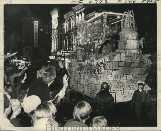 1972 Carnival Parade - Historic Images