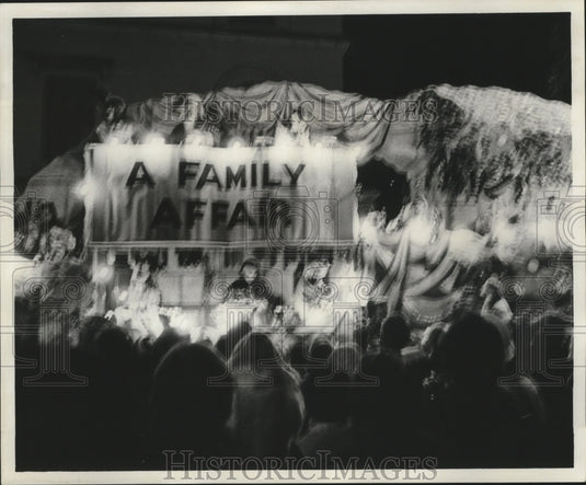 1978 Press Photo Carnival Parade- Float "A Family Affair" in Hestia Parade. - Historic Images